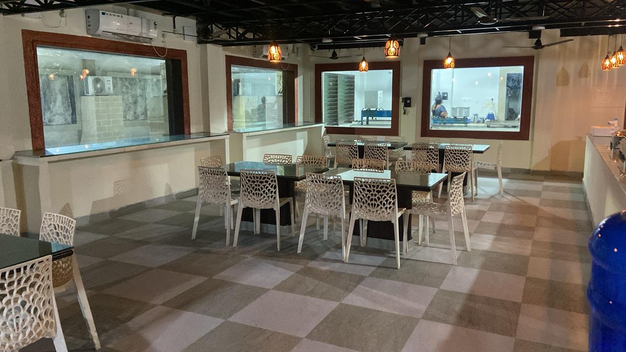 Dining1